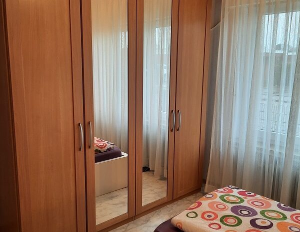 Schrank im Schlafzimmer 1